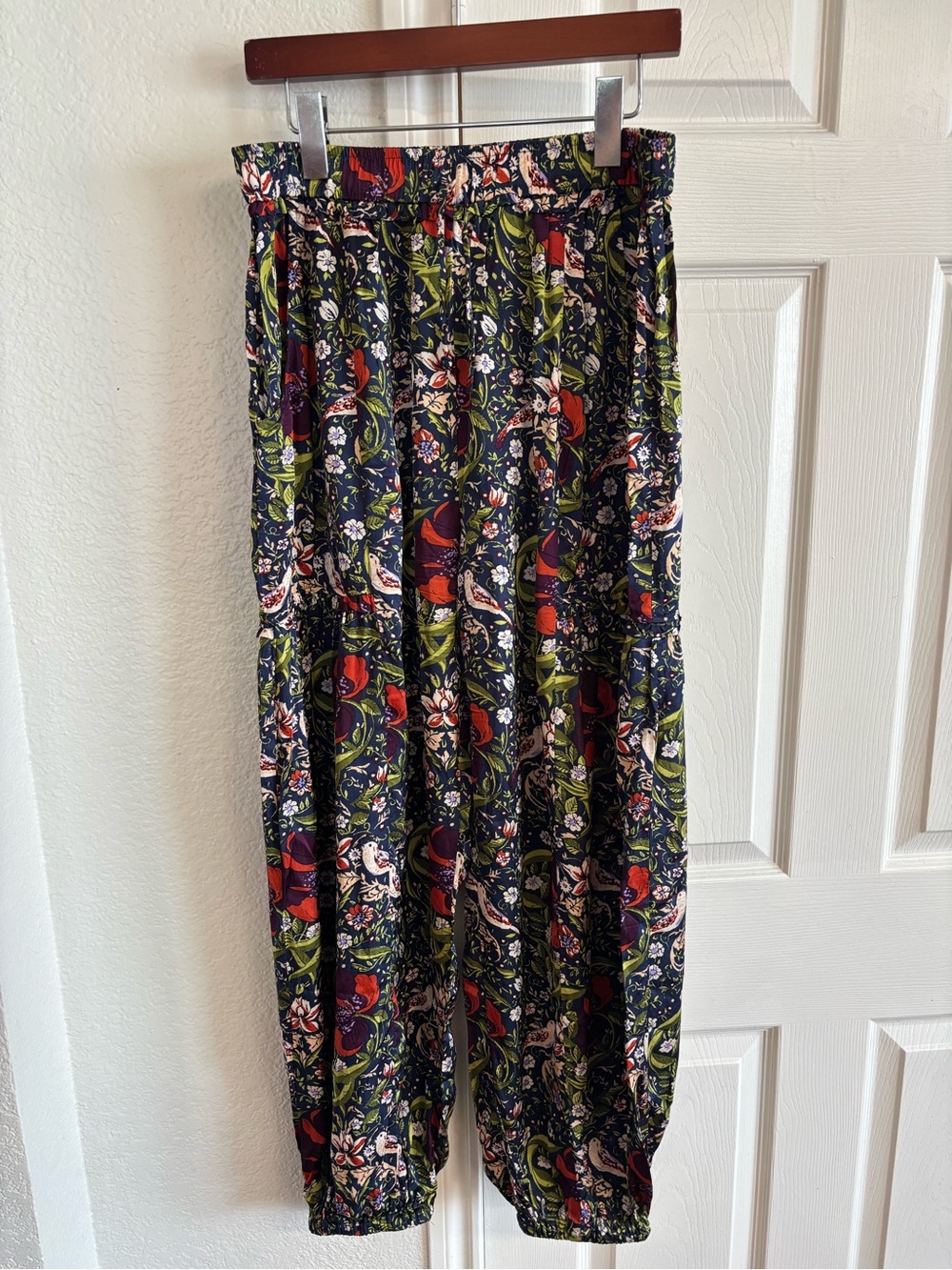 Anthropologie The LyreBird Silky Balloon Pants Floral Print size M - Picture 5 of 6